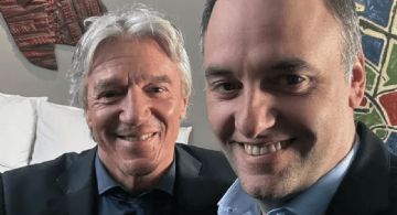 El amigo de Adorni le escribió a la secretaria del piloto mientras declaraba en la Justicia: "Comunicate conmigo”