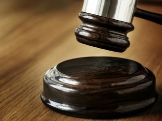 Un abuelo deberá pagarle la cuota alimentaria a sus nietos con su jubilación