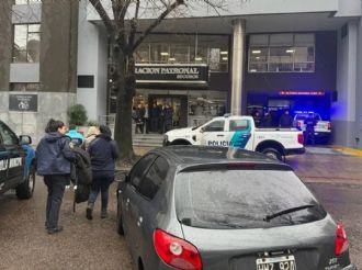 Un preso acusado de abuso sexual se arrojó de un cuarto piso en los tribunales