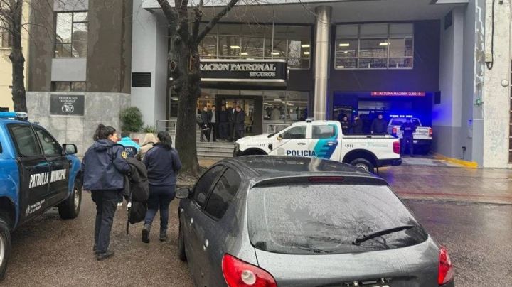 Un preso acusado de abuso sexual se arrojó de un cuarto piso en los tribunales