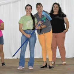 Misiones: entregaron escobas, baldes y escurridores por el Día de la Mujer