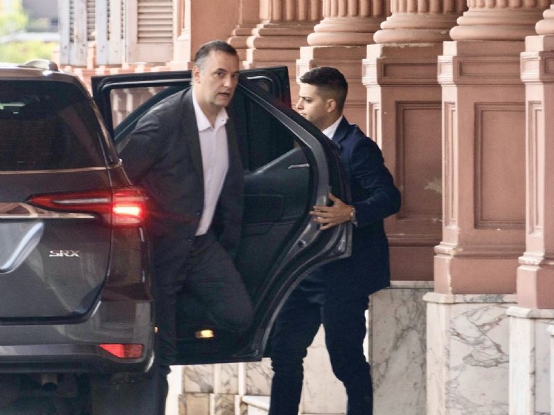 La relación entre la escribana de Adorni y narcos de la efedrina 