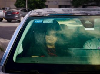 Las prestamistas de Adorni dijeron que aún les debe 70.000 dólares 