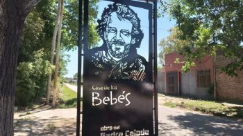 Una niña de 7 años fue atacada a golpes en una escuela y las maestras no avisaron a lo padres