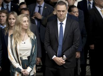 Cayó fuerte la imagen de Adorni y quedó por debajo de Cristina Kirchner 