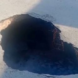 Alerta en Guaymallén: un peligroso socavón con líquidos cloacales pone en riesgo a los vecinos
