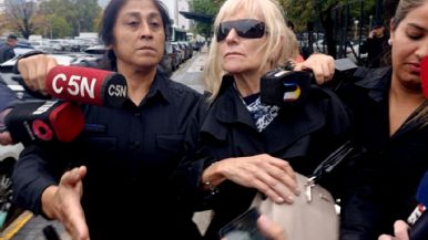 Foto iliustrativa de  Una de las jubiladas que le prestó dólares a Adorni dijo que su hijo se encargó de la operación