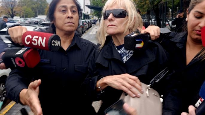 Una de las jubiladas que le prestó dólares a Adorni dijo que su hijo se encargó de la operación