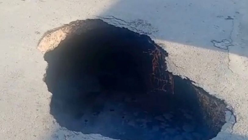 Alerta en Guaymallén: un peligroso socavón con líquidos cloacales pone en riesgo a los vecinos