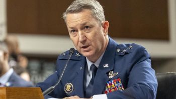 EEUU anunció se perseguirán barcos con bandera iraní “en todo el mundo”