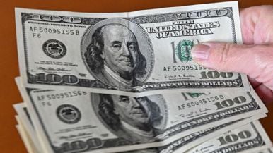 Foto iliustrativa de  El dólar oficial cayó por tercer día consecutivo 