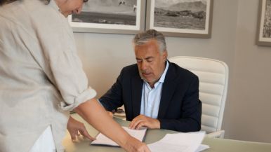 Foto iliustrativa de  Cornejo pisó 10 años la enmienda que ahora toma como bandera