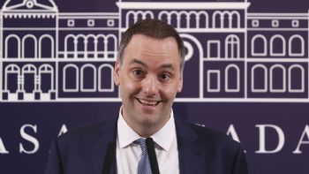 Admiten que el valor del departamento de Adorni superaba el monto de la operación