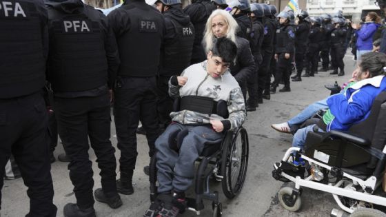 Discapacidad: quiénes dejarían de cobrar y qué cambia con proyecto de Milei que reabre un conflicto