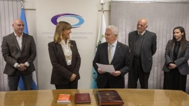 Foto iliustrativa de  El tirón de oreja que Valerio les dio por escrito a sus compañeros de Corte