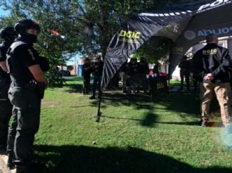 Las familias de los chicos que hagan amenazas en escuelas deberán pagar el costo del operativo 