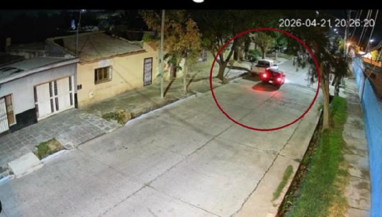 Impactante video: chocó a una camioneta estacionada y se dio a la fuga en Maipú