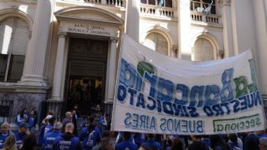 Foto iliustrativa de  Actualizaron el salario de los bancarios: en cuánto quedó el inicial 
