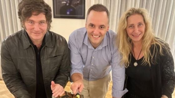 Adorni va a Diputados con el apoyo de Milei y los militantes libertarios