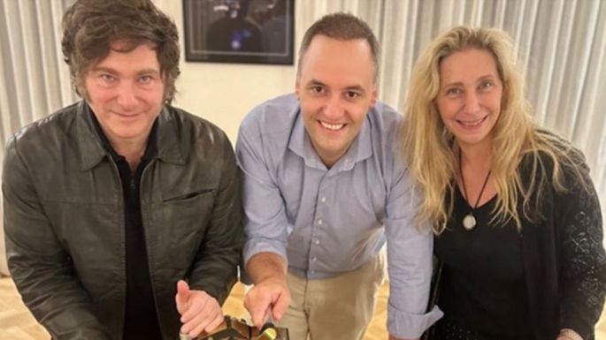 Adorni va a Diputados con el apoyo de Milei y los militantes libertarios