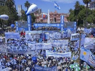 Gobierno cede ante la presión universitaria y firma un acta compromiso con aumentos salarial