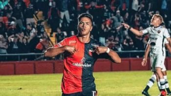 Una figura de Colón presentó a su novio en un programa de fútbol  