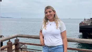 Buscan a una joven que fue vista por última vez en calle Arístides 