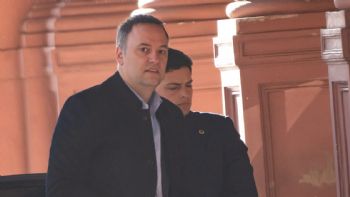 Profundizan la investigación sobre propiedades y viajes de Manuel Adorni