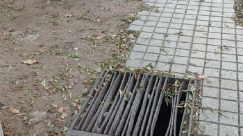 Denuncia vecinal en Ciudad: veredas y alcantarillas rotas en Gutiérrez y 9 de Julio generan peligro