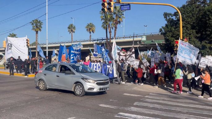 Movimientos sociales protestaron en el nudo vial por la eliminación de planes