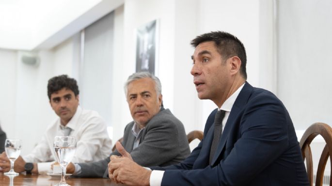 Alfredo Cornejo estrecha filas con los legisladores La Libertad Avanza a días del recambio legislativo