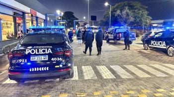 Una chica trans dijo que fue atacada por un grupo de mujeres por celos 