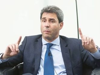 Uñac se lanzó como candidato a presidente en 2027 y ya rivaliza con Axel Kicillof