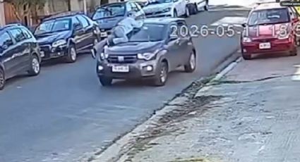 Se subió al capot de su auto para impedir que se lo roben y terminó en el hospital 