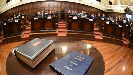 Cornejo promulgó la ley de autonomía municipal y habrá plesbiscito