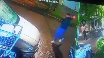 Un adolescente disparó contra la casa de un compañero de escuela: "Hay balas para todos"