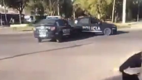 Chocaron dos patrullas durante una persecusión a una moto