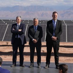 Una encuesta muestra que el acto con Adorni impactó en la imagen de Cornejo