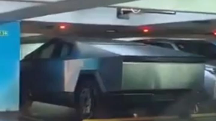 Un diputado de La Libertad Avanza llegó al Congreso manejando un Tesla: "Con la mía"
