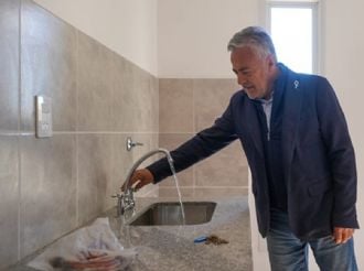 Cornejo defendió el proyecto para sacarle la vivienda del IPV al que no la use para vivir