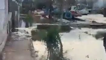 Hartazgo: vecinos de Corralitos salieron a la calle a protestar por los desbordes cloacales