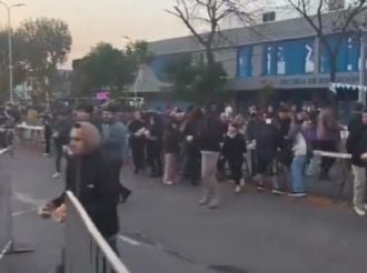 Vecinos de Avellaneda “saquearon” un sándwich gigante de matambre a la pizza