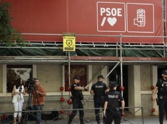 Allanaron la sede del PSOE en el marco de la investigación por obstrucción a la Justicia 