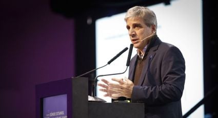 Caputo: “La economía se va a llevar puesta a la política” 