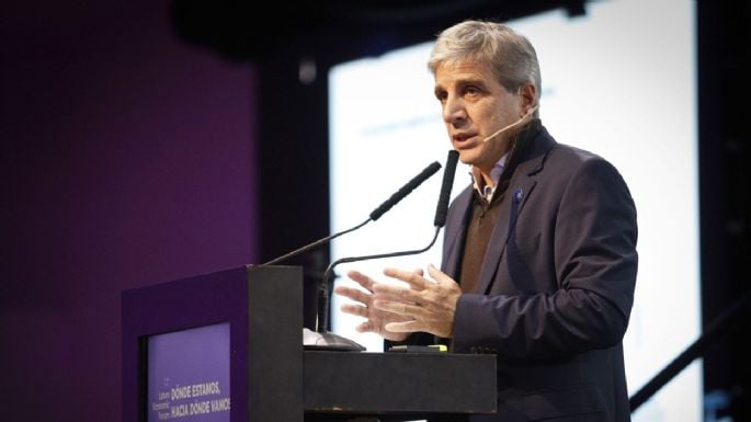Caputo: “La economía se va a llevar puesta a la política” 