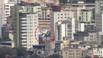 Una avioneta se estrelló contra un edificio en Brasil: dos muertos y tres heridos graves 