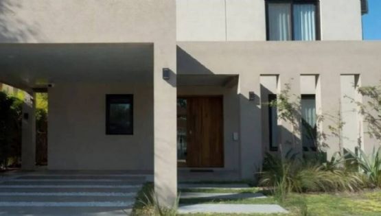 Pileta, cascada y apoyacabezas para el jacuzzi: las excentricidades que pidió Adorni