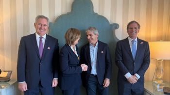 Caputo anunció una inversión de Chevron por más de US$10.000 millones