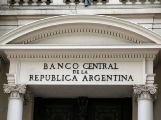 El Banco Central ratificó que mantendrá el cepo para las empresas
