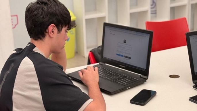 Operador en IA: más de 20.000 estudiantes ya se sumaron al programa